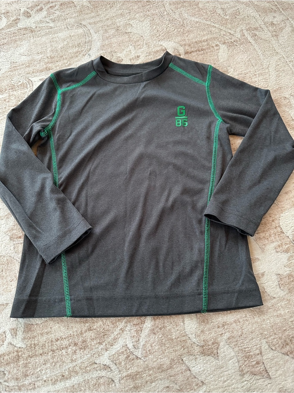 GAP Kids Long-Sleeve Active Shirt in Dark Gray with Green Accents XS